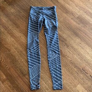 Lululemon tights size 4